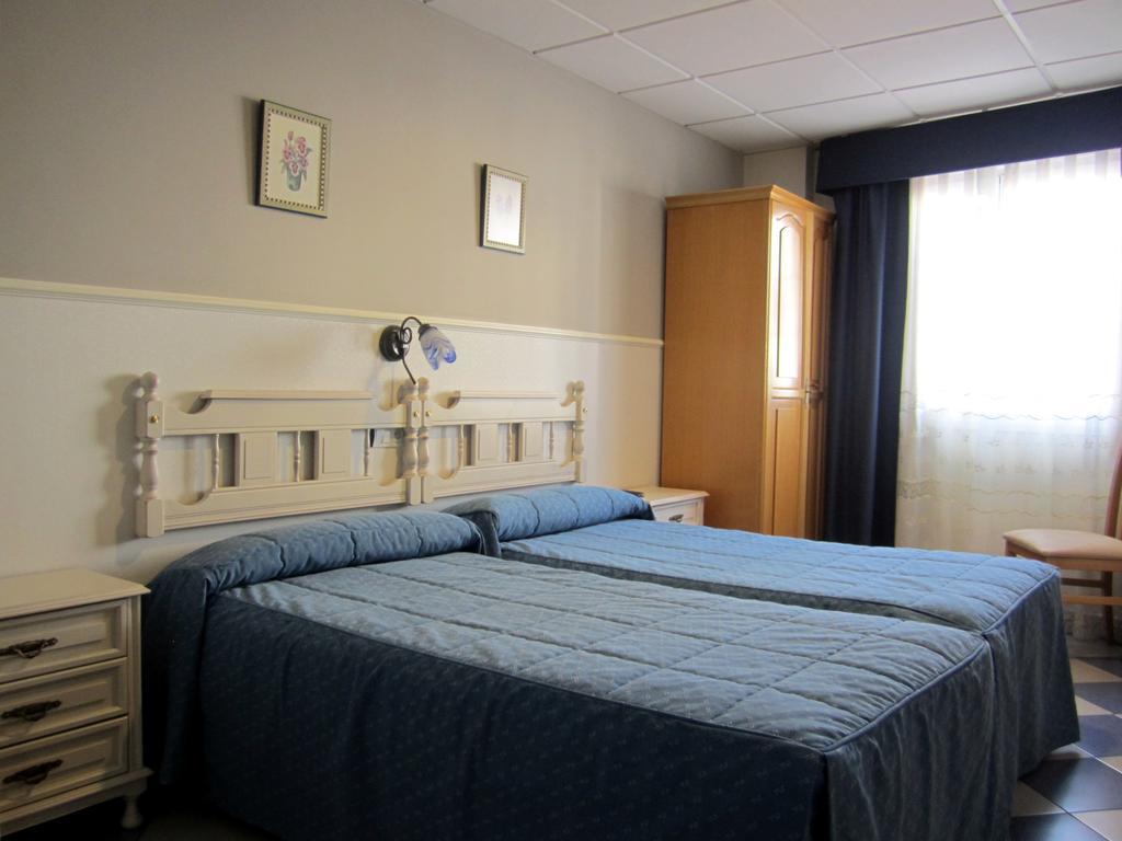 Hostal Linares Ribadeo Kamer foto