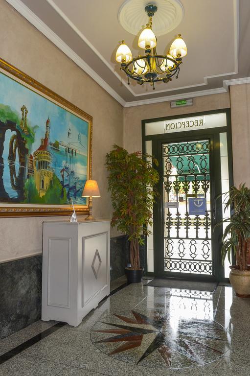Hostal Linares Ribadeo Buitenkant foto