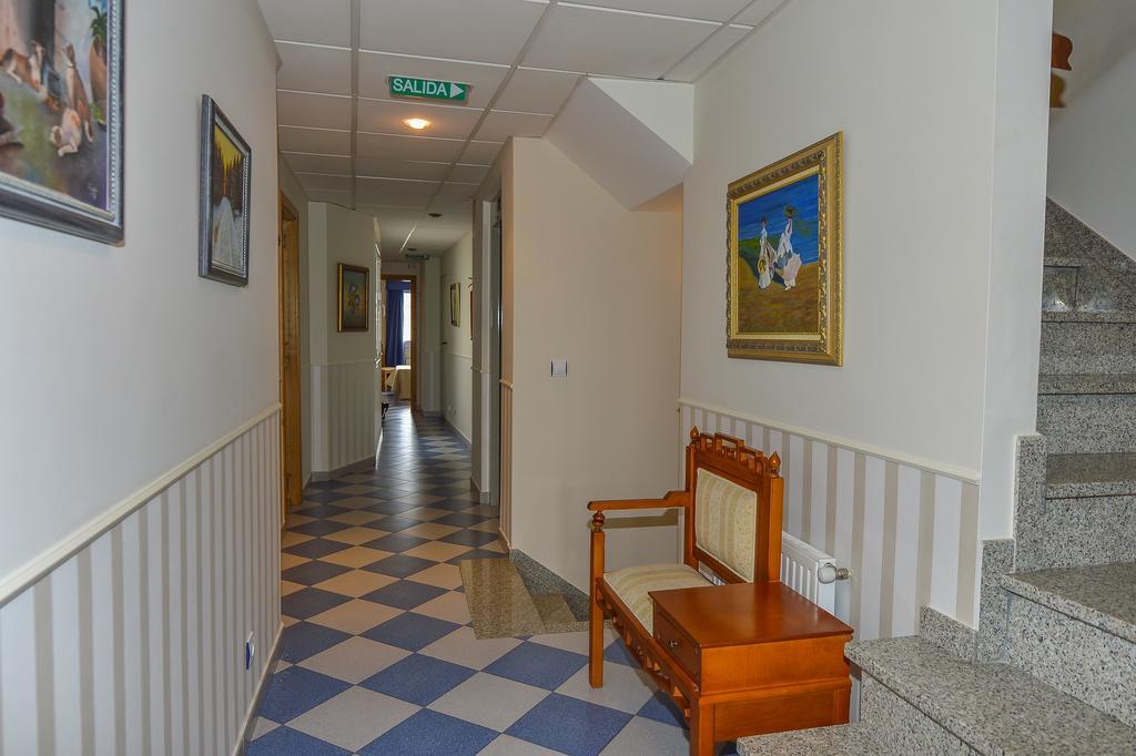 Hostal Linares Ribadeo Buitenkant foto