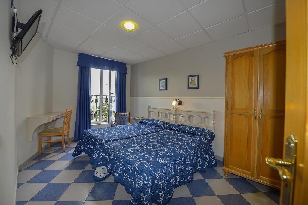 Hostal Linares Ribadeo Buitenkant foto