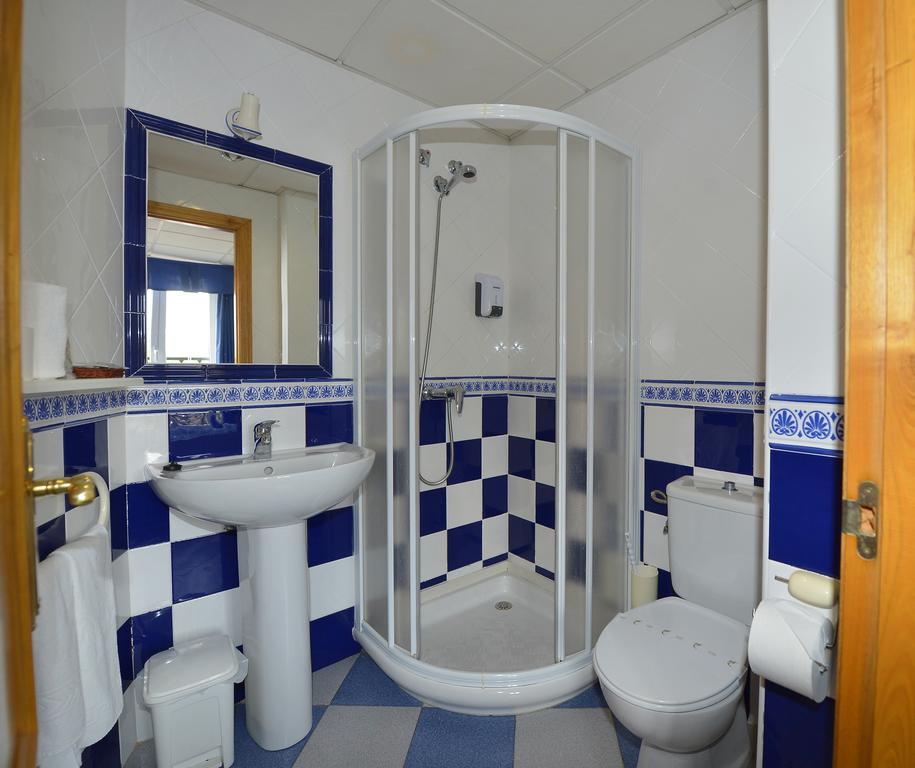 Hostal Linares Ribadeo Buitenkant foto