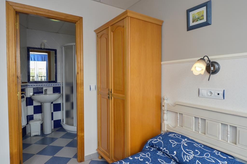 Hostal Linares Ribadeo Buitenkant foto