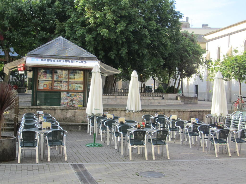 Hostal Linares Ribadeo Buitenkant foto